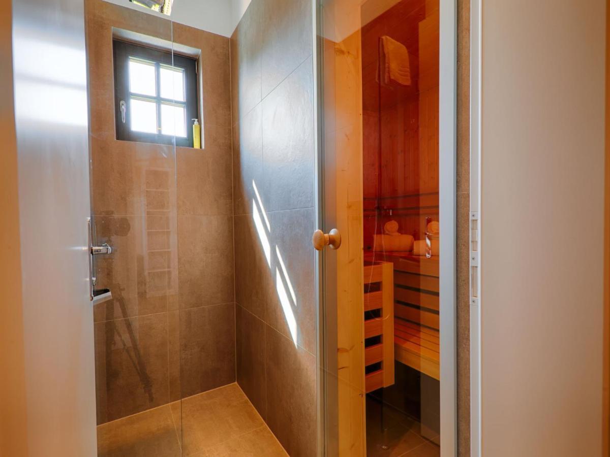 Reetland Am Meer - Luxus Reetdachvilla Mit 3 Schlafzimmern, Sauna Und Kamin F18 Dranske Esterno foto