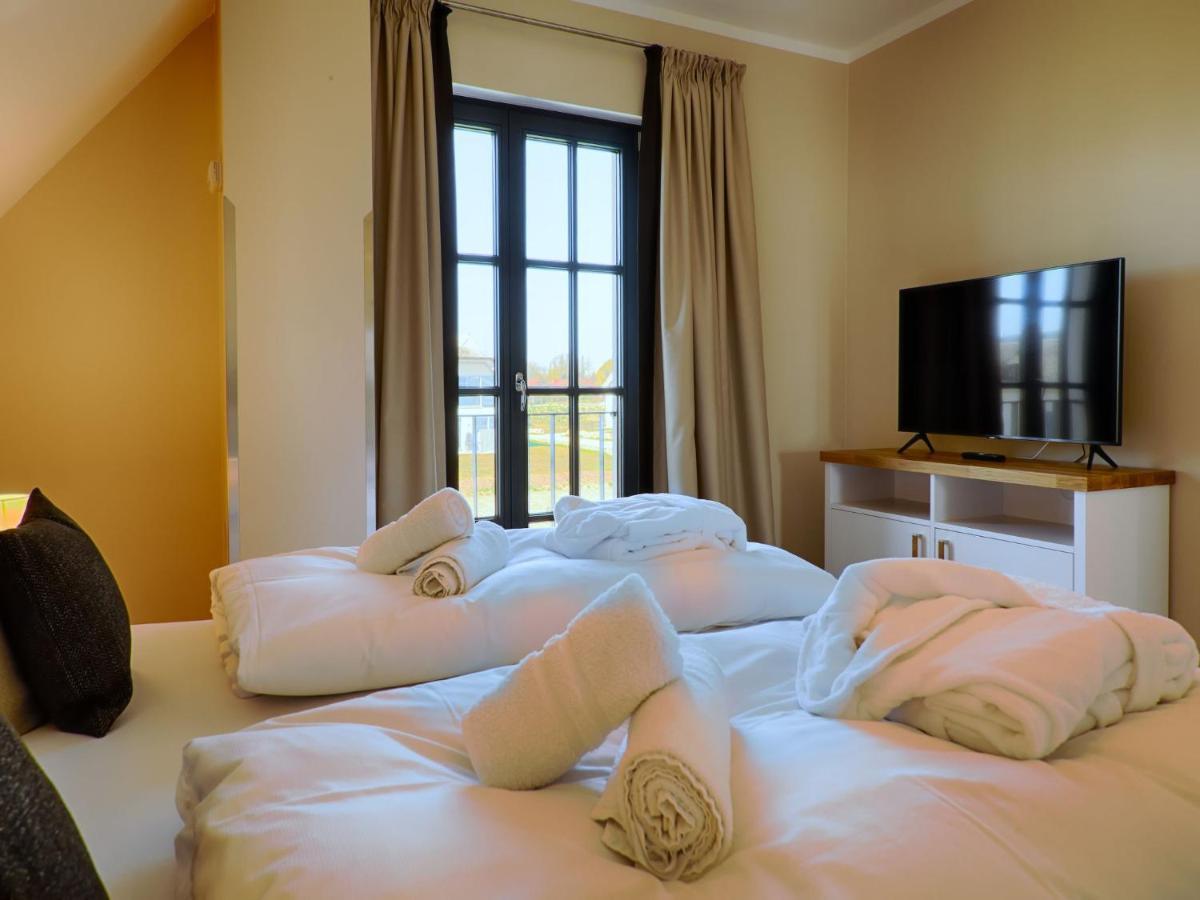Reetland Am Meer - Luxus Reetdachvilla Mit 3 Schlafzimmern, Sauna Und Kamin F18 Dranske Esterno foto